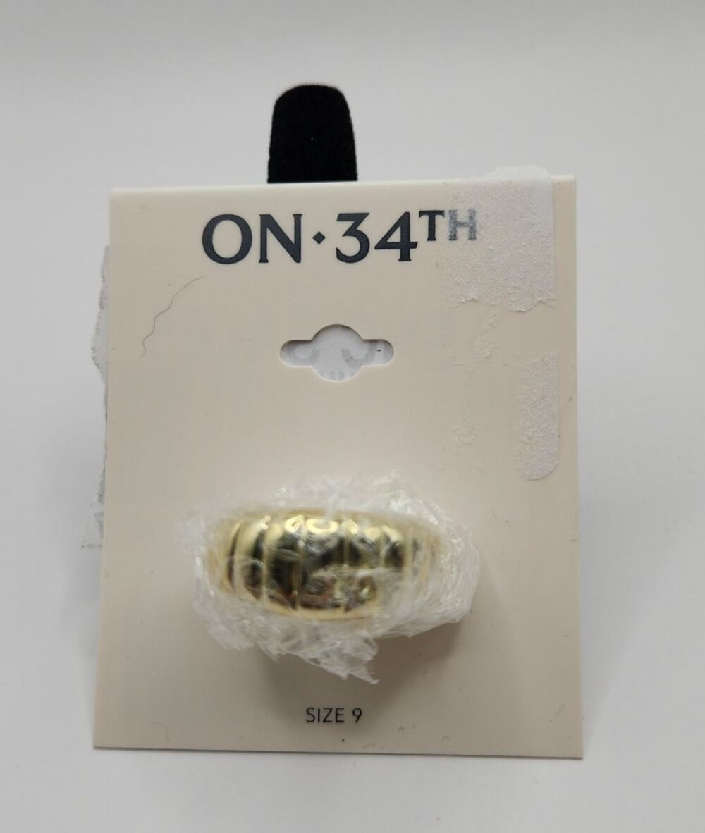 On 34th Gold Ribbed Ring Size 9 NWT